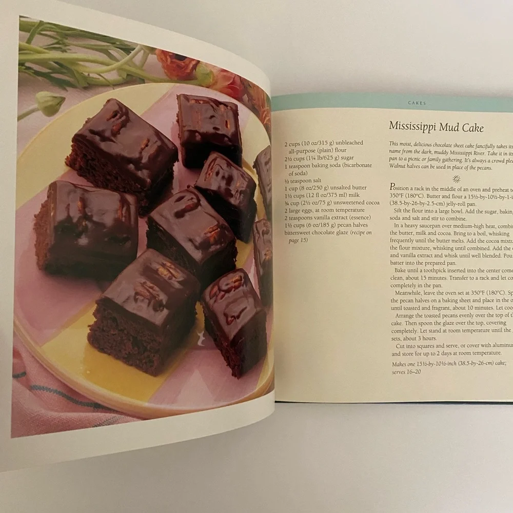 Cakes Cupcakes and Cheesecakes Cookbook from Williams Sonoma Kitchen Library